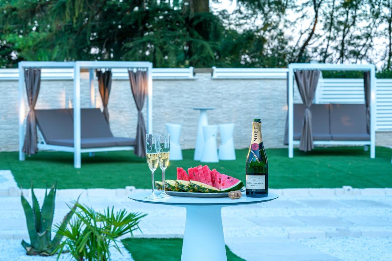 Villa Vittoria B&B - Wellness Terme di Miradolo ภายนอก รูปภาพ